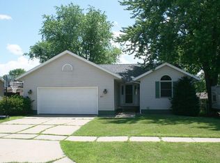3255 26th Ave, Marion, IA 52302
