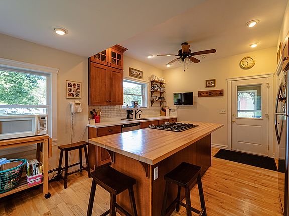 3rd image of 130 Nettles Ln