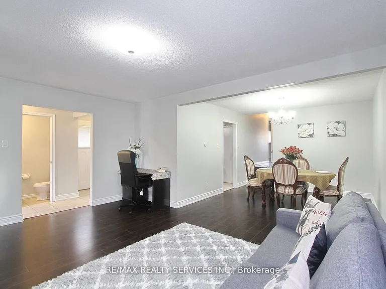 185 Earnscliffe Cir — Photo 17