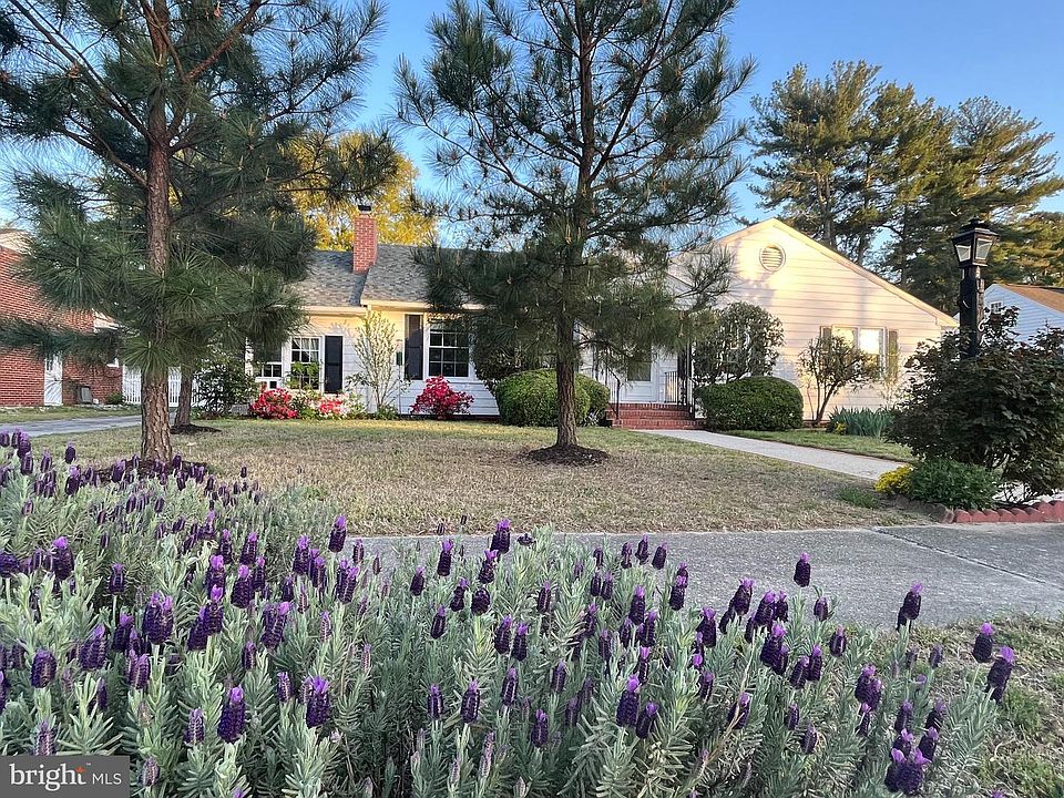 1st image of 618 N Pinehurst Ave