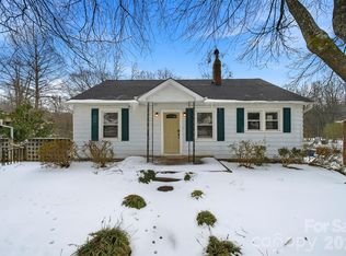 2036 4th St NE, Hickory, NC 28601