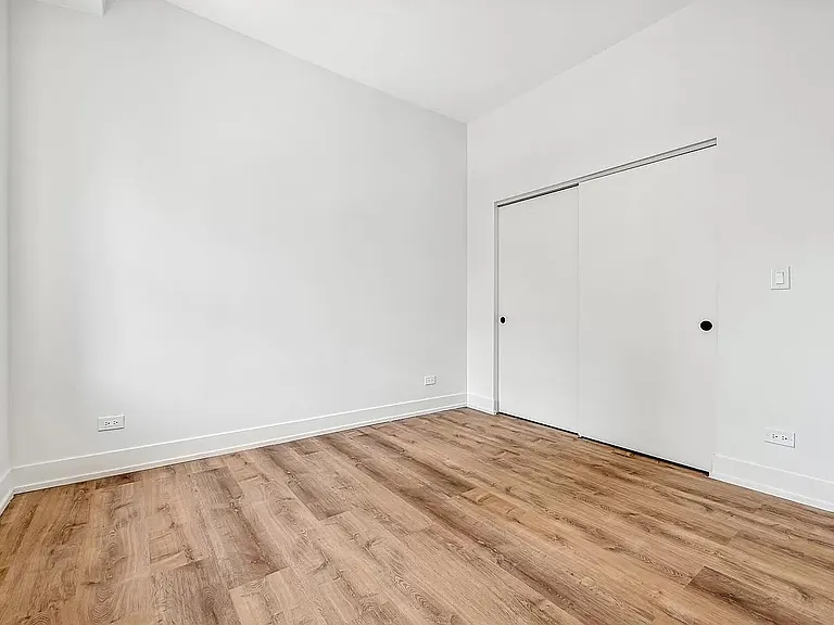2219 N Hamilton Ave #4 — Photo 4