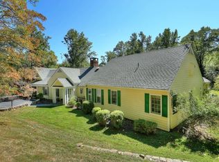 8 Homestead Rd, Califon, NJ 07830