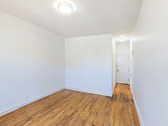 4th image of 624 E 11th St APT 2D