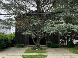 2 Marwood Rd N, Pt Washington, NY 11050
