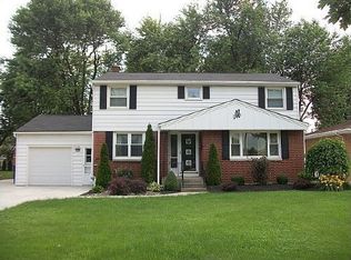 198 Clearfield Dr, Williamsville, NY 14221