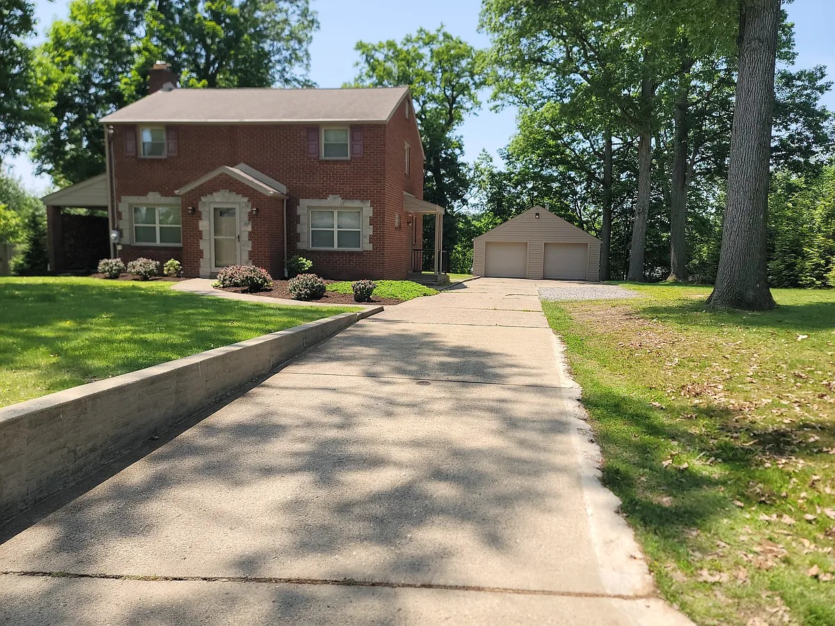 Building Photo - 8303 Tanglewood Rd