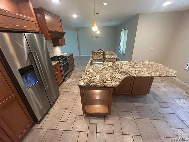 24915 Lakeland St — Photo 8