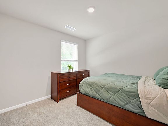 3rd image of 529 Currant Cir