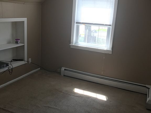 2nd image of 339 W Islip Blvd