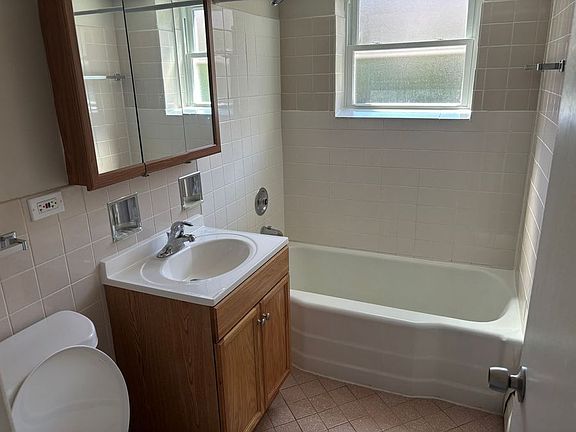 5th image of 1384 Brown St #Des