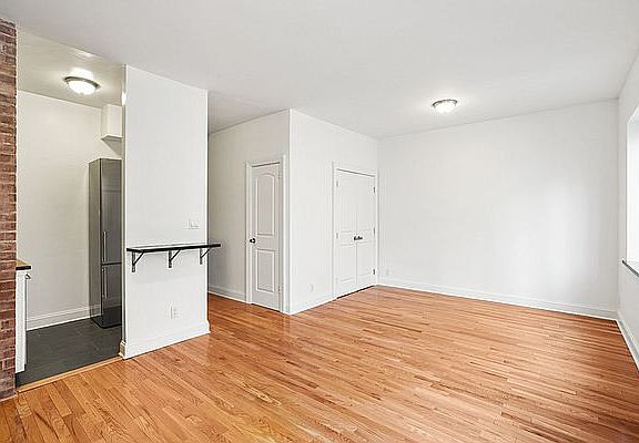 5th image of 211 E 60th St #B1