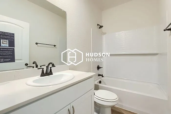 2407 Stonebriar Ln — Photo 10