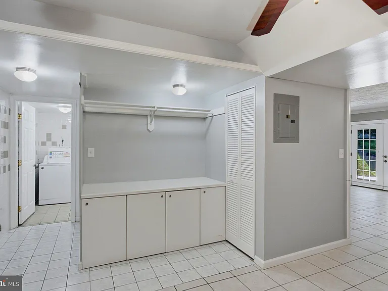 4915 Powell Rd — Photo 18