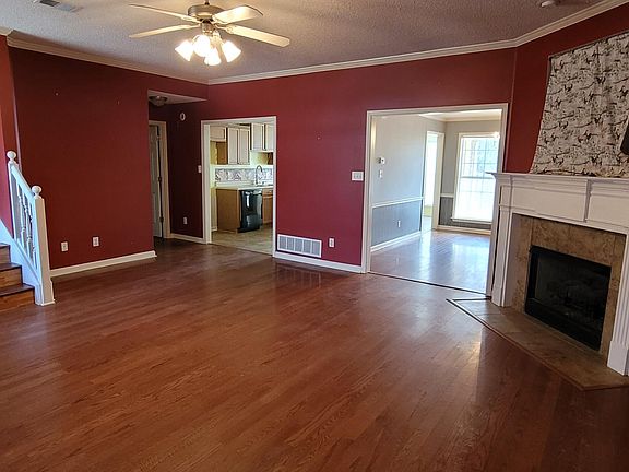 4th image of 9500 Taylor Dr