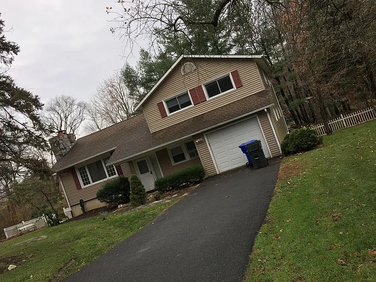 16 Lakewood Ter — Photo 17