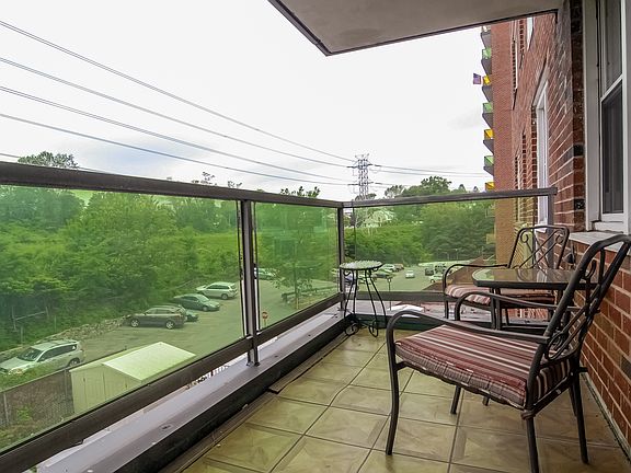 2nd image of 1841 Central Park Ave APT 5N