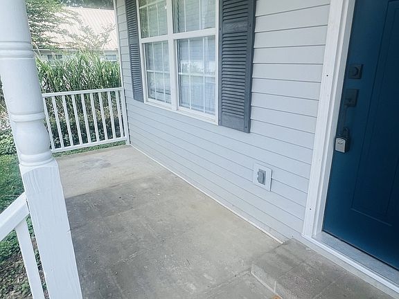 4th image of 129 Mount Leo Heights St