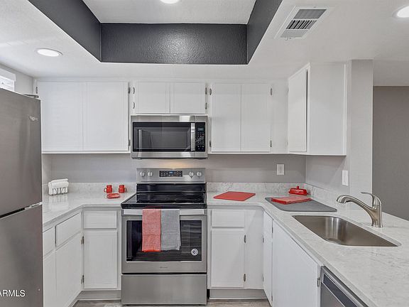 2nd image of 1601 W Sunnyside Dr Unit 118