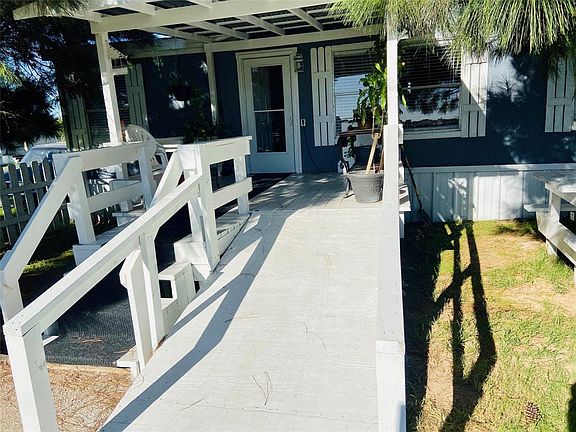 4th image of 14748 Alicia Pl