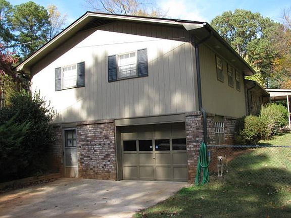 3rd image of 830 Castlewood Dr