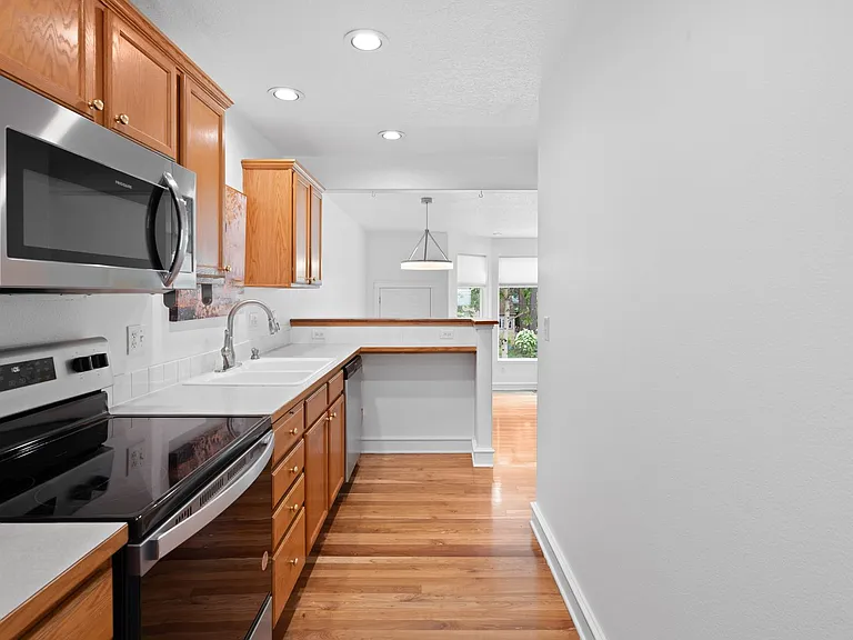 3140 NE 103rd Pl — Photo 9