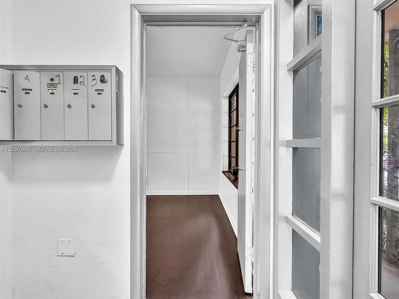 Mini-Mansions Condo — Photo 4