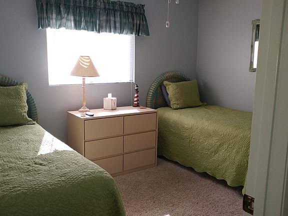 2nd bedroom; twin beds