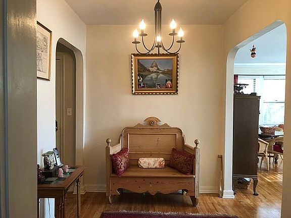 2nd image of 124 Woodside Grn APT 2A