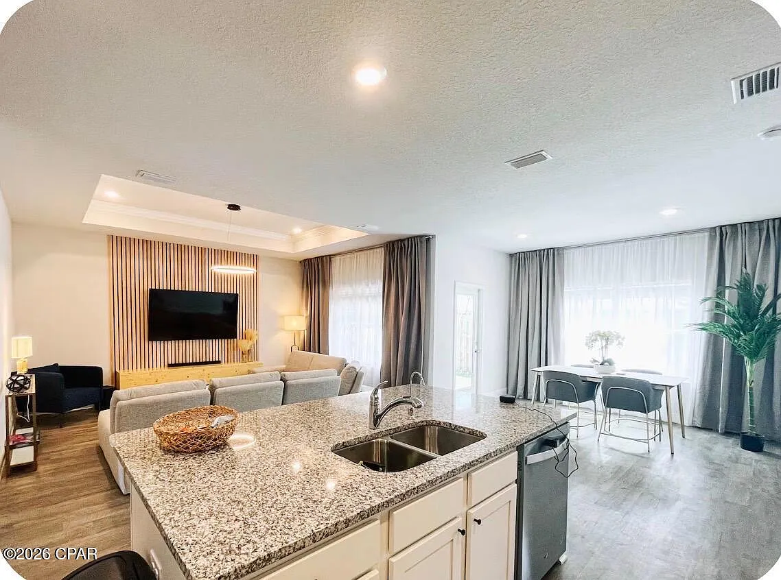 3 bed, 1573 sqft, $2,300 — Photo 2