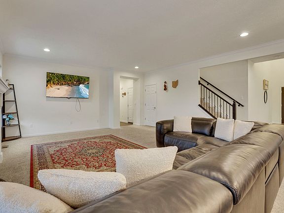 3rd image of 694 Dewmar Dr