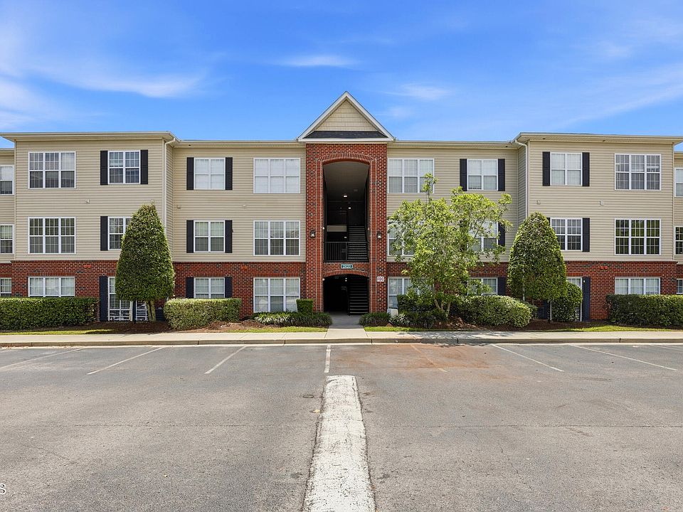 1st image of 2820 Bloomfield Lane Unit 105