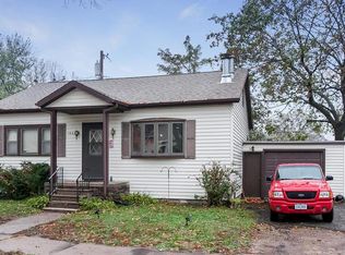 1042 16th St NE, Cedar Rapids, IA 52402
