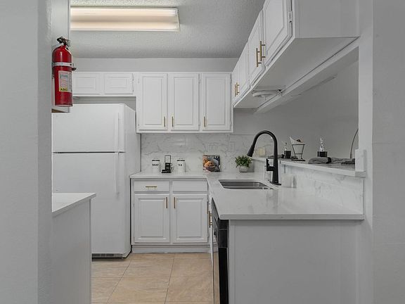 4th image of 5981 Arapaho Rd APT 305
