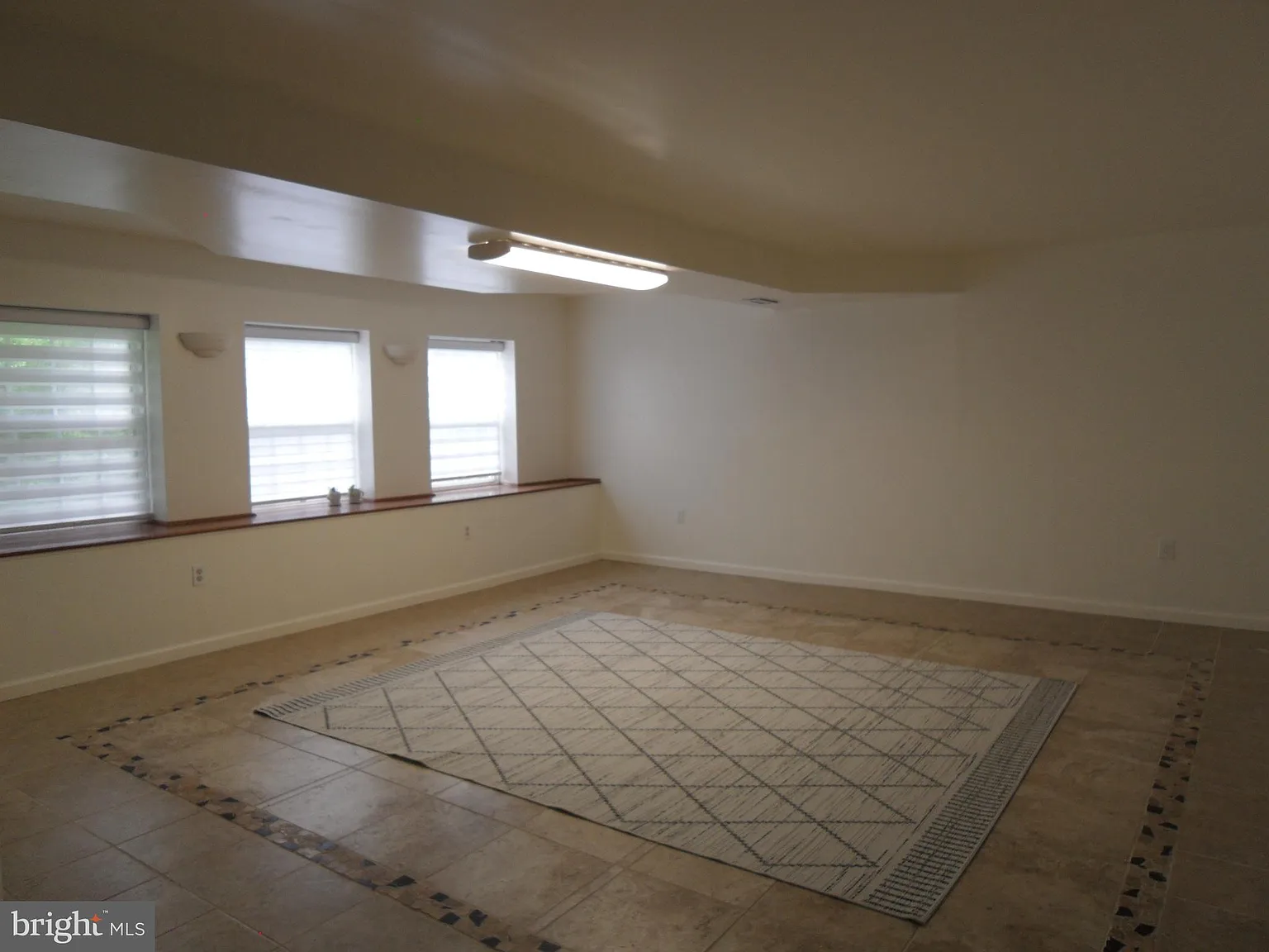Studio, 3052 sqft, $1,300 — Photo 2