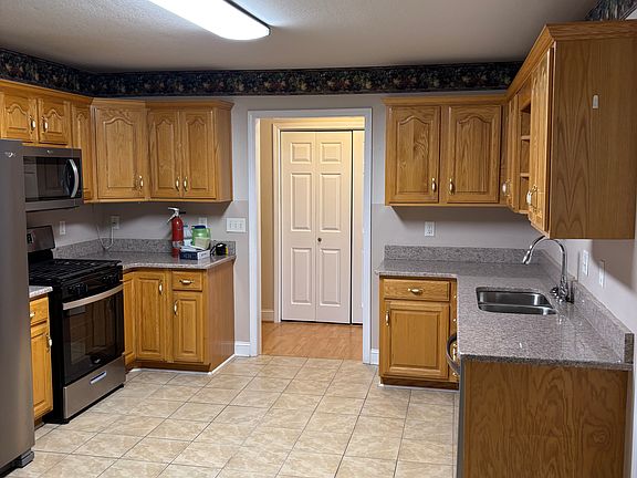 3rd image of 4852 Waverly Ct