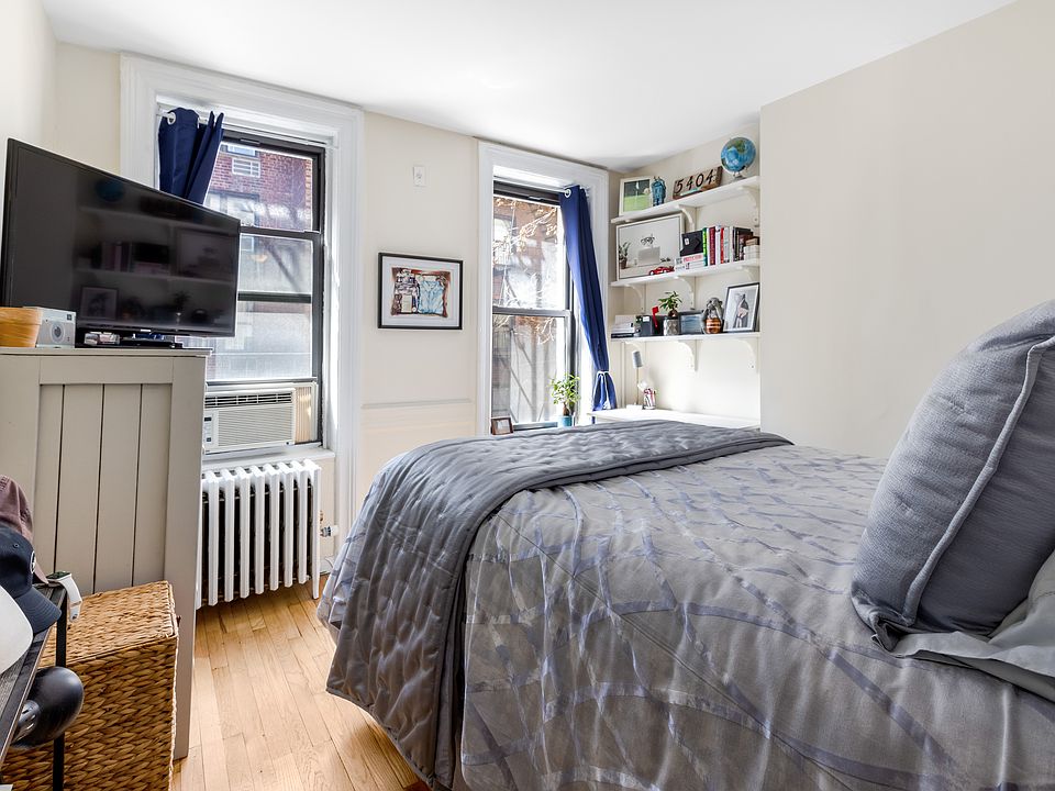 2nd image of 142 W 17th St APT 4RW