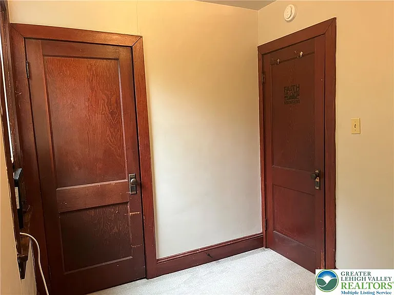 543 W Emaus Ave — Photo 49