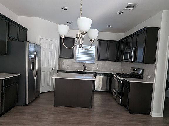 5th image of 905 Durness Dr