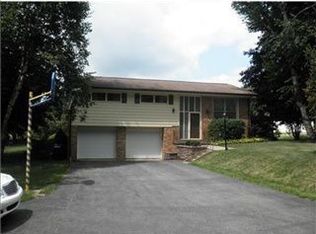 496 S Eberhart Rd, Butler, PA 16001