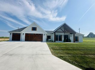 302 E Meadow Ln, Marshall, MO 65340