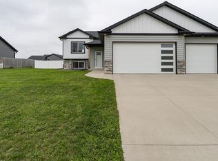 363 6th St SE, Dover, MN 55929