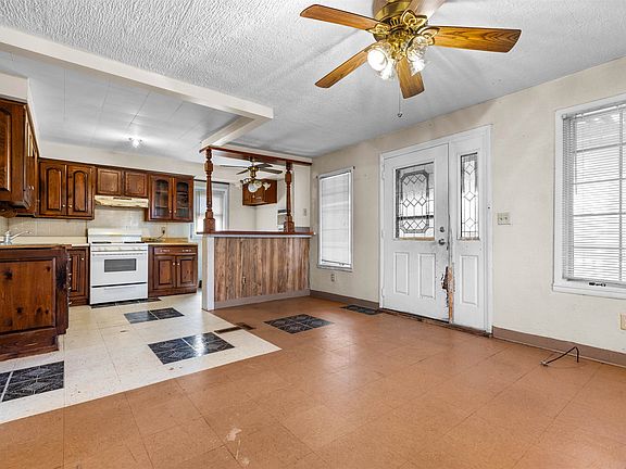 3rd image of 2824 22nd St
