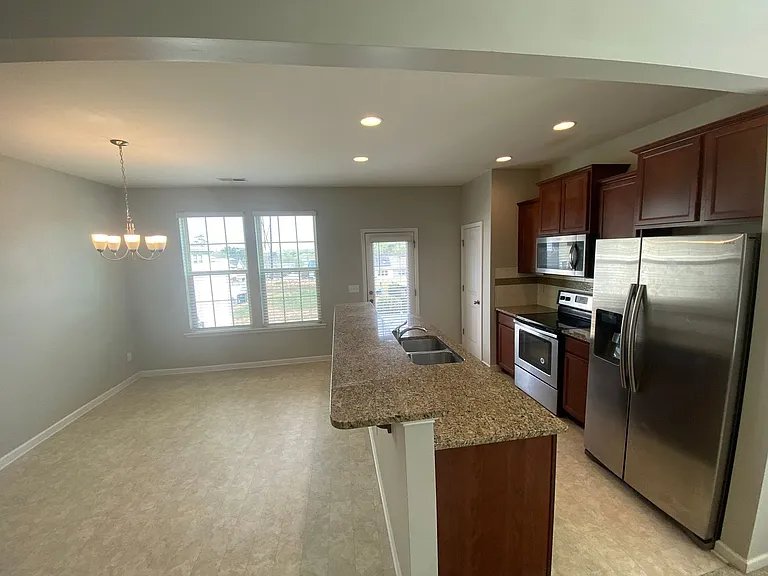 35 S Grey Abbey Dr — Photo 8