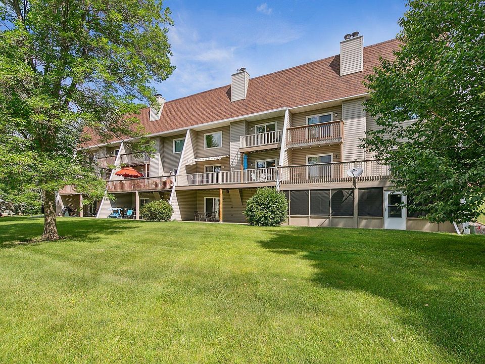 1st image of 3272 Camelot Dr