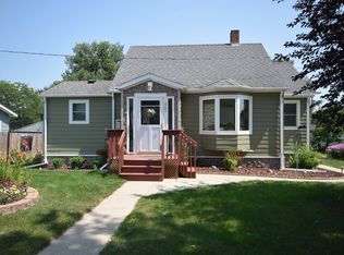 405 8th Ave, Britton, SD 57430