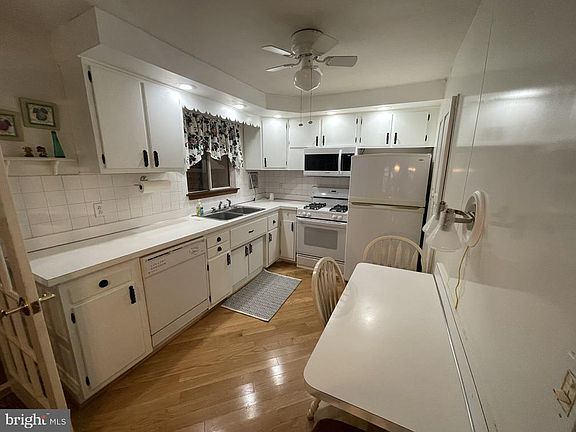 5th image of 214 New York Ave