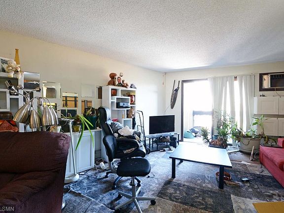 4th image of 2930 Blaisdell Ave APT 320