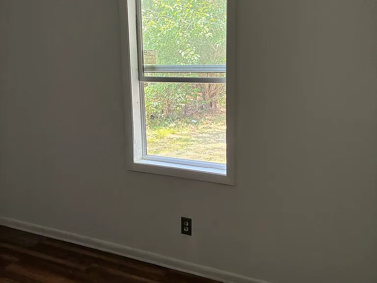 724 Western Ave — Photo 6