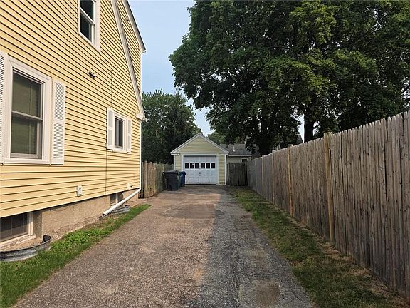 2nd image of 86 Sevilla Ave